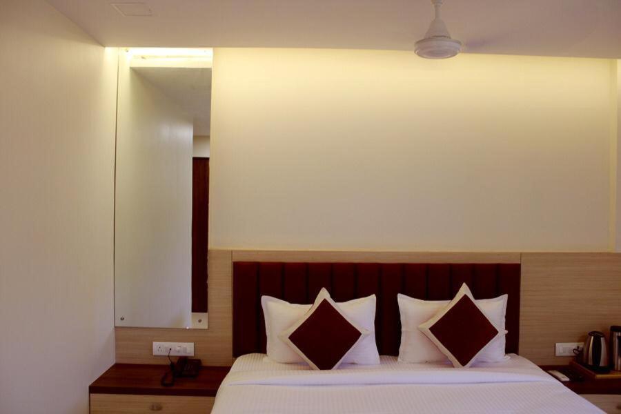 Hotel Saineel Mumbai Exterior photo
