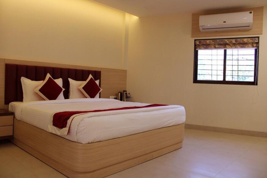 Hotel Saineel Mumbai Exterior photo